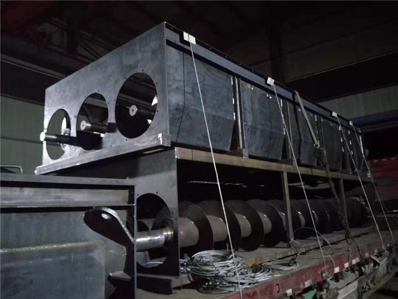 鹏威机械六轴螺旋输送机生产完毕装车发货